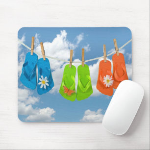 Lustige Flip-Flops an der Wäscheleine Mousepad