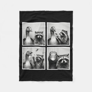 Lustige Gans und Waschbär-Fotobooth-Freunde Chaos Fleecedecke