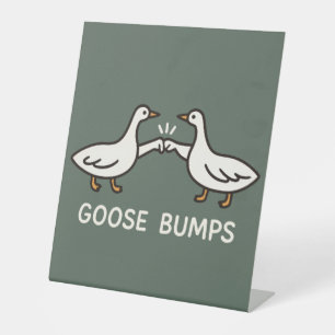 Lustige Gänsehaut Cartoon Fäuste stoßende Gänse Sockelschild