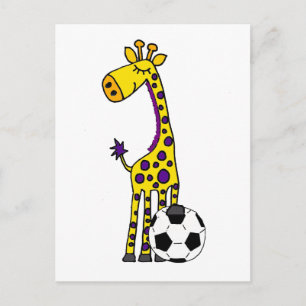 Lustige Giraffe, die Fußball-Cartoon spielt Postkarte