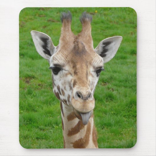 Lustige Giraffe, die heraus Zunge haftet! Mousepad (Vorne)
