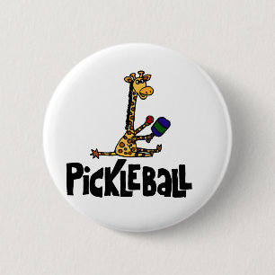 Lustige Giraffe, die Pickleball Cartoon spielt Button