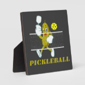 Lustige Gurke spielt Pickleball Fotoplatte (Vorderseite)