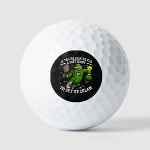 Lustige Gurke spielt Pickleball Golfball