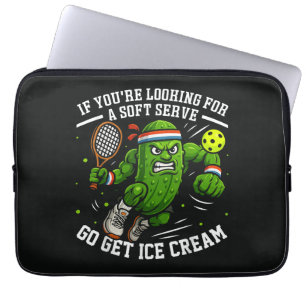 Lustige Gurke spielt Pickleball Laptopschutzhülle