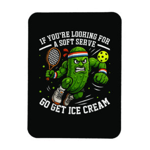Lustige Gurke spielt Pickleball Magnet