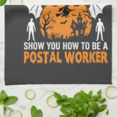 Lustige Halloween Postmitarbeiter Hexe Katze Grafi Geschirrtuch (Gefaltet)