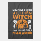 Lustige Halloween Postmitarbeiter Hexe Katze Grafi Geschirrtuch (Vertikal)
