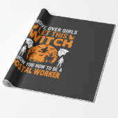 Lustige Halloween Postmitarbeiter Hexenkatze Grafi Geschenkpapier (Ungerollt)