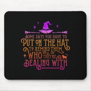 Lustige Hexe - An manchen Tagen muss man den Hut a Mousepad