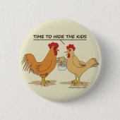Lustige Huhn-Osterei-Jagd-Cartoon-Beige Button (Vorderseite)