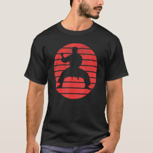 Lustige Karate-Pose Silhouette auf einem roten Son T-Shirt