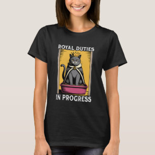Lustige Katze bei königlichen Pflichten im Gange K T-Shirt