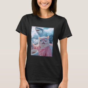 Lustige Katze Hai Meme Selfie Katze auf einer Yach T-Shirt