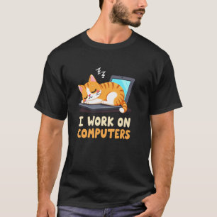 Lustige Katze Ich Arbeite an Computern T-Shirt