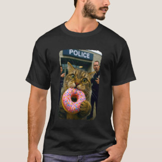 Lustige Katze isst Donut in der Polizeistation Kat T-Shirt
