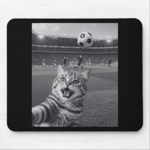 Lustige Katze macht Selfie im Fußballstadion S Mousepad