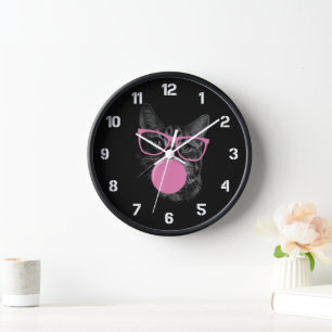 Lustige Katze mit rosa Brille Bubble Gum Wanduhr