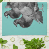 lustige Katze unter den Tauben Geschirrtuch (Gefaltet)