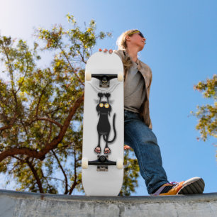 Lustige Katzenfigur kratzt Stoff Skateboard