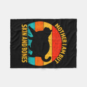 Lustige Katzenmutter Ich bin aber Haut und Knochen Fleecedecke (Vorderseite (Horizontal))