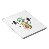 lustige Kinder, die cool für die Schule bleibe wer Notizblock (angewinkelt)