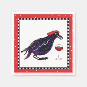 Lustige Krähe mit französischem Barett und Glas Serviette