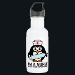 Lustige Krankenpflegewasserflasche mit niedlicher Edelstahlflasche<br><div class="desc">Lustige Krankenpflegewasserflasche mit der niedlichen Penguinkrankenschwester,  die eine große Spritzenadel hält. Ich bin eine Krankenschwester. Was ist Ihre Supermacht? Humorvolles Zitat für Superrn-Krankenschwester,  ausgebildete Krankenschwester,  Mediziner,  Pflegekraft,  lpn,  Doktorassistenten,  Rettungskrankenschwester,  Krankenwagenpersonal etc.</div>