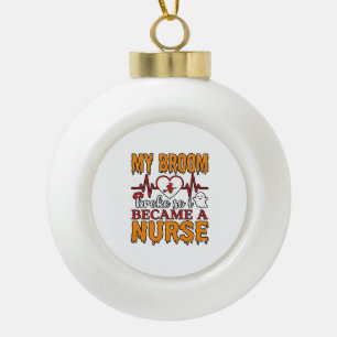 Lustige Krankenschwester Halloween Mein Besen brac Keramik Kugel-Ornament