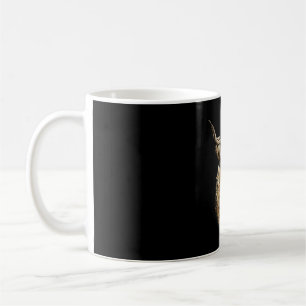 Lustige Kuh, die Leoparden-Tasse hält sarkastisch Kaffeetasse