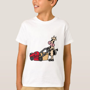 Lustige Kuh, die roten Rasenmäher-Cartoon drückt T-Shirt