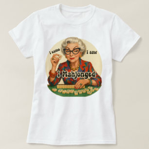 Lustige Mahjong-Spielerin Oma Illustration T-Shirt