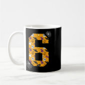 Lustige Meme-Spruch 6 7 Sechs Sieben Halloween Kaffeetasse (Links)