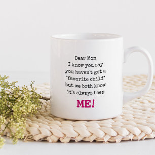 Lustige Mutter Lieblingskind Schreibmaschinentypog Kaffeetasse