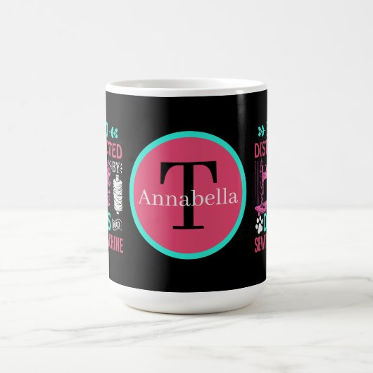 lustige Nähliebhaber fügen Monogramm hinzu Kaffeetasse (Mittel)