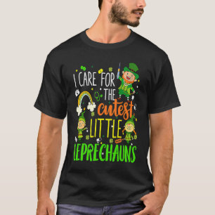 Lustige NICU-Krankenschwester kümmert sich um klei T-Shirt