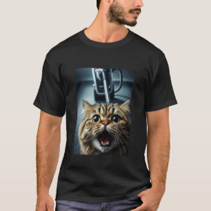 Lustige persische Katze Selfie mit Vakuum Chase Me T-Shirt