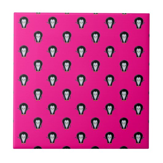 Lustige Pinguine über Hot Pink Muster Fliese (Vorderseite)
