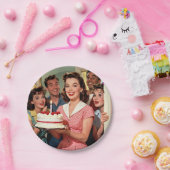 Lustige Retro-Freunde feiern einen Geburtstag Pappteller (Party)