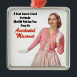 Lustige Retro Vintage Bunco Verzierung Ornament Aus Metall<br><div class="desc">Grafische Ausrüstungsbeschreibungen lustiger retro Vintager bunco Verzierung eine herrliche Bunco Königin mit ihrer rosa Ausstattung und weißen Handschuhen. Text liest "einen wahren Bunco Freund vortäuscht sie sah Sie nicht, ein versehentliches miscount zu lassen". Sie wissen, dass was es wie nach einigen Runden von Bunco und von Wein ist und Sie...</div>