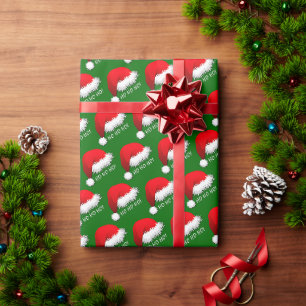 Lustige rote Weihnachtsmannmütze HOHOHO auf Grün Geschenkpapier