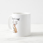 Lustige Rotwild mit Jagd-Gewehr und Kappe Kaffeetasse (Vorderseite Links)