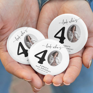 Lustige 'Schau wer 40 ist' Stylische 40. Geburtsta Button