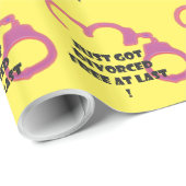 Lustige Scheidung frei schließlich Geschenkpapier (Rolleneckpunkt)