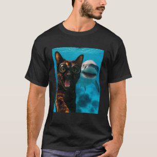 Lustige Schildpattkatze Selfie mit Hai-Ozean Liebh T-Shirt