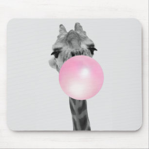 Lustige schwarz-weiße Giraffe mit Kaugummi Mousepad