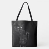 Lustige schwarze Katze mit der Kamera Tasche (Vorderseite)