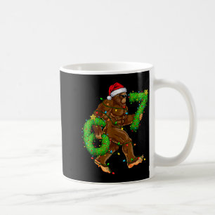 Lustige Sechs Sieben 6 7 Meme Bigfoot Weihnachts-S Kaffeetasse