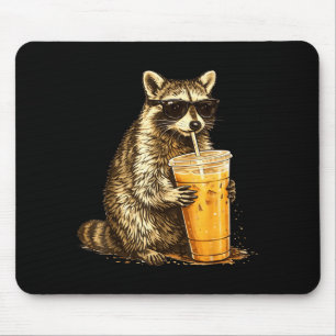 Lustige Sonnenbrille Waschbär trinkt Eiskaffee Mousepad