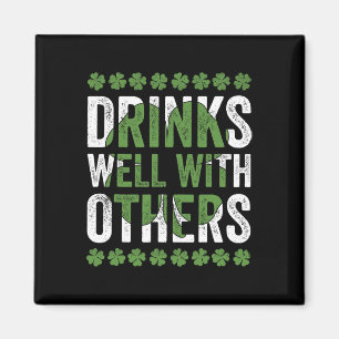 Lustige St. Patricks Day Getränke mit anderen Bier Magnet